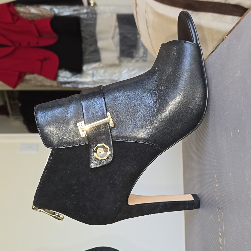 LOUISE et CIE Lo Lander Open Toed Bootie Women's 7.5 Black Leather/Suede